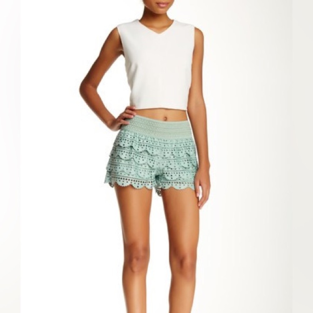 NWT Jolt faux suede tiered shorts—Size large